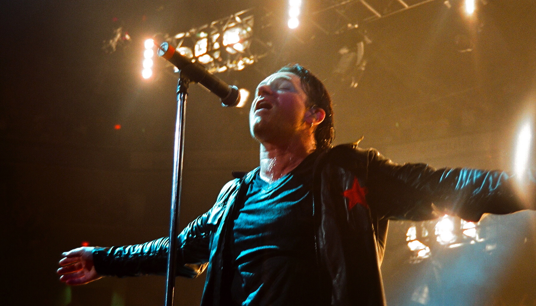 Bono live in concert Elevation Tour